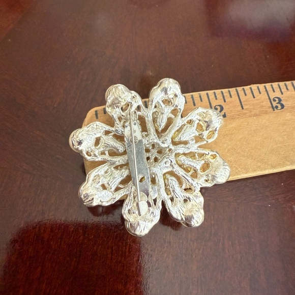 Vintage Faux Pearl Brooch - Picture 2 of 2